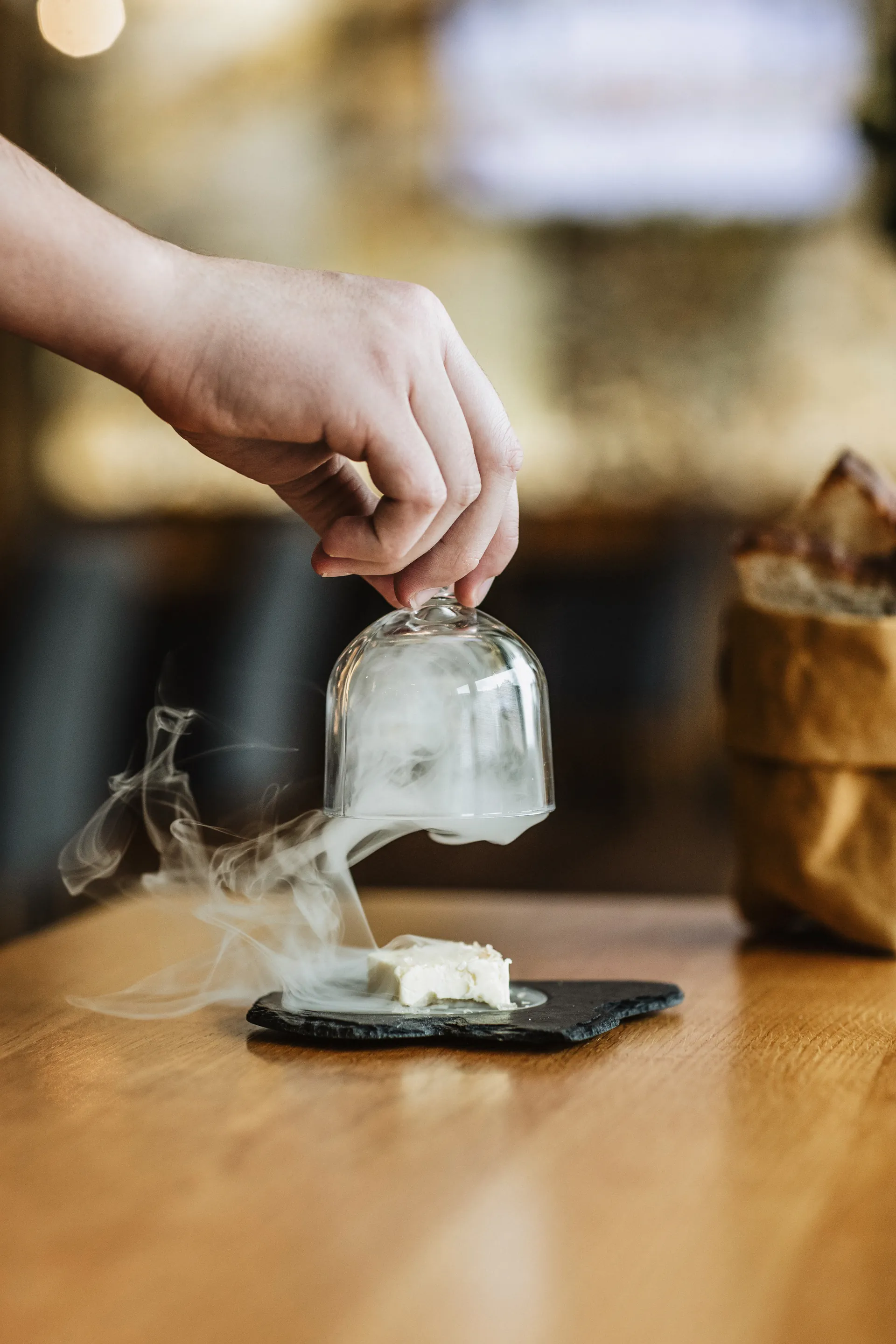 Interiér restaurace Ardesia